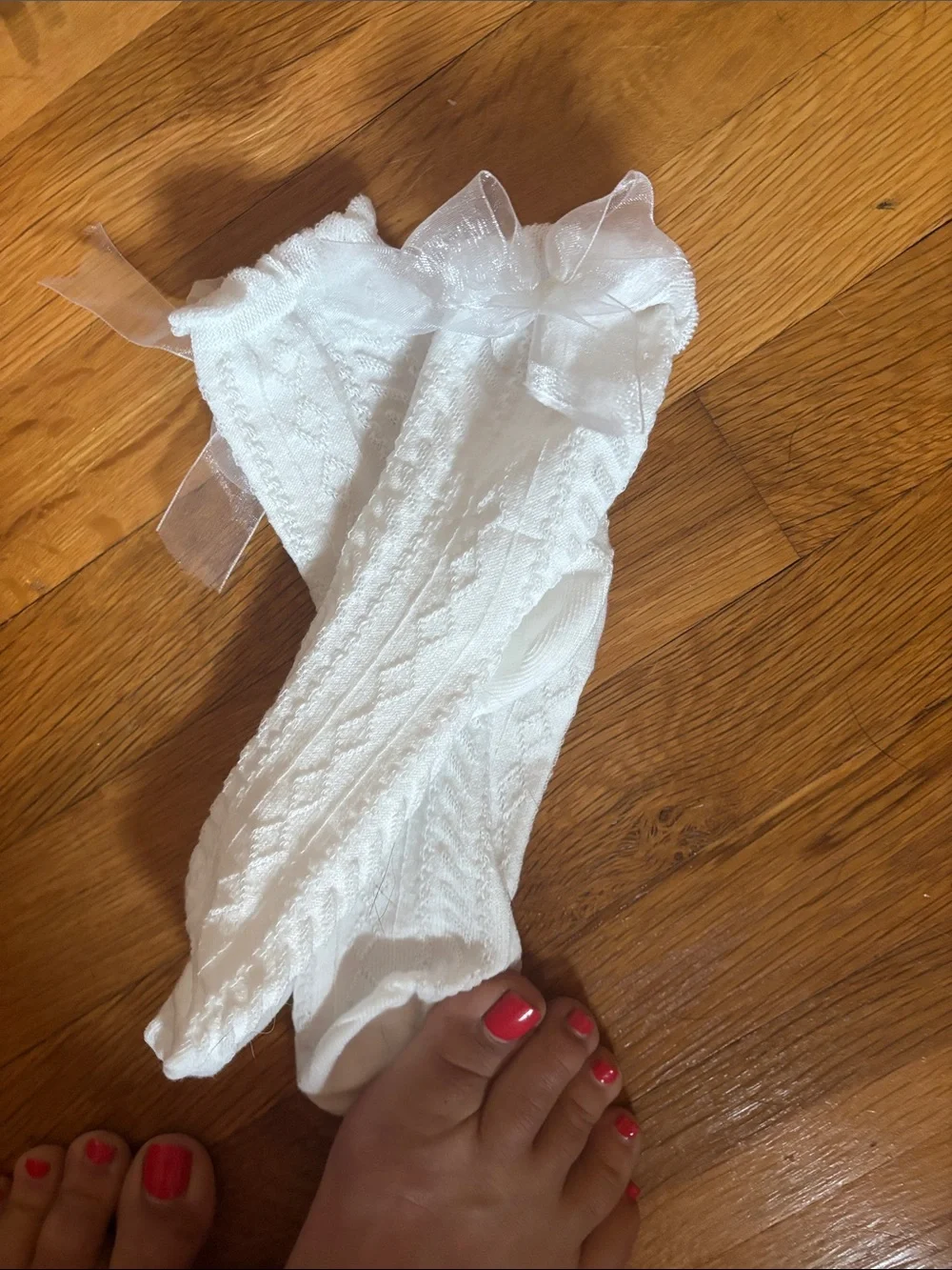 White lace ruffle crew socks